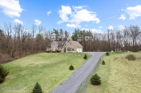 111 Meehan Rd, Mechanicville, NY 12118