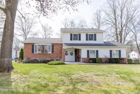 700 Hampshire Seat, Schenectady, NY 12309