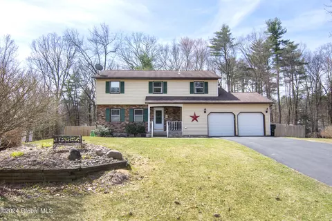 8 Plum Poppy S, Malta, NY 12020
