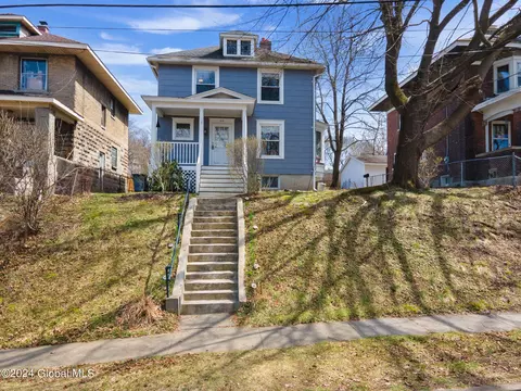 64 Bellview Ter, Rensselaer, NY 12144