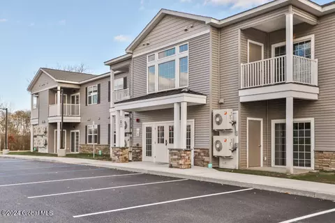 30 Pine Ln, Albany, NY 12203