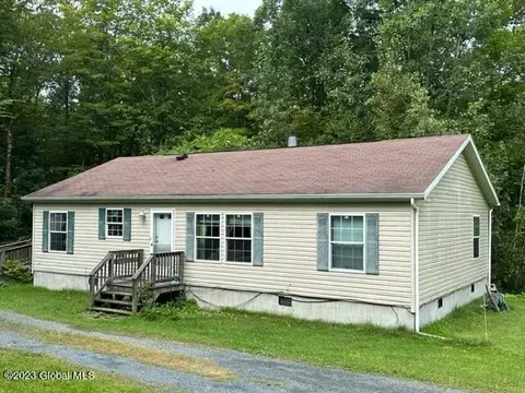 95 Spicer Rd, Hoosick Falls, NY 12090