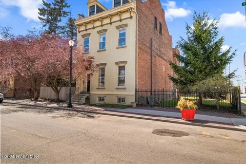 371 2nd St, Troy, NY 12180