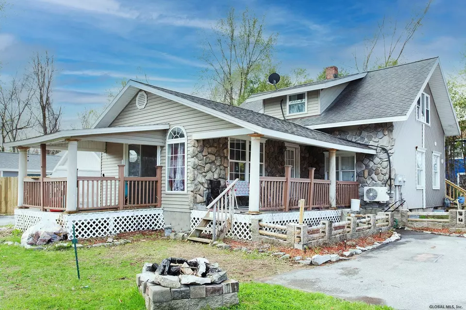 88 Main St, Queensbury, NY 12804 23 Photos Movoto