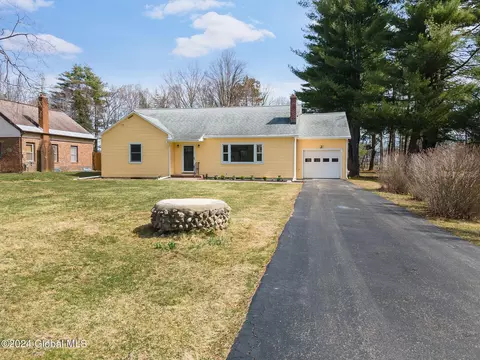 630 Dunnsville Rd, Rotterdam, NY 12306