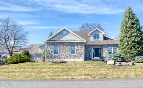 15 Cheshire Way, Loudonville, NY 12211
