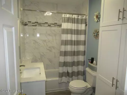 Bath - 3040 Cox Ave, Schenectady, NY 12306 photo 1 of 2