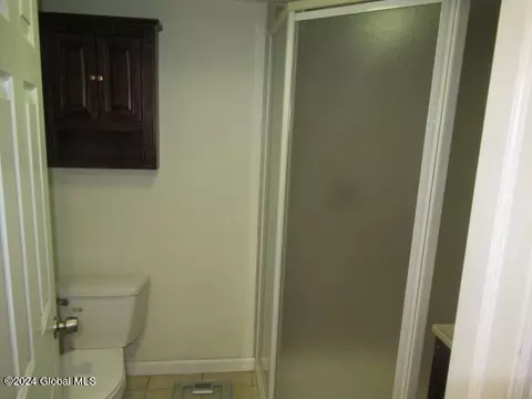Bath - 3040 Cox Ave, Schenectady, NY 12306 photo 2 of 2