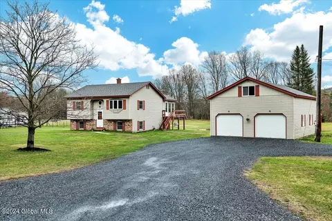 364 Manchester Rd, Whitehall, NY 12887