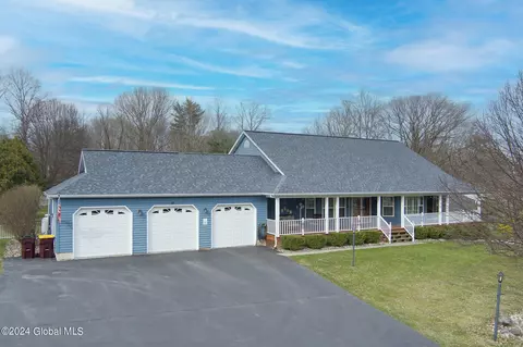 71 Raylinsky Rd, Ballston Lake, NY 12019