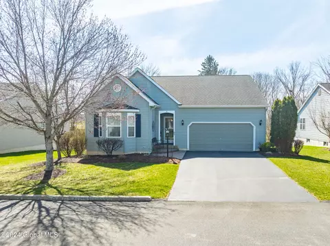 7 Wertime Ct, Cohoes, NY 12047