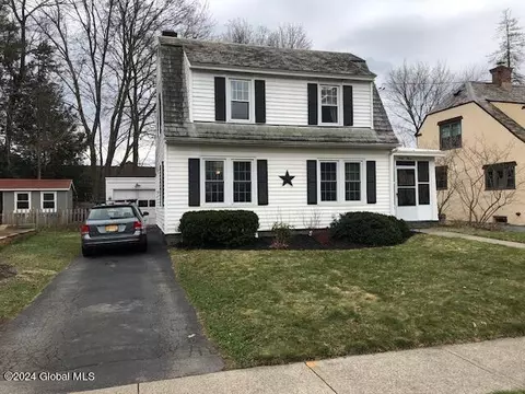 33 Webster Ave, Glens Falls, NY 12801