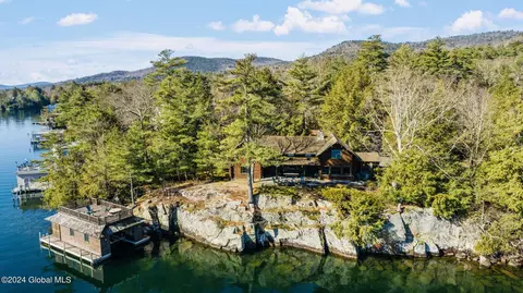 60 Hayden Point Loop, Diamond Point, NY 12824