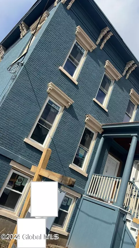 10 Brandt Pl, Amsterdam, NY 12010