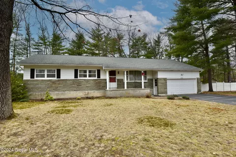 146 Juniper Dr, Ballston Spa, NY 12020