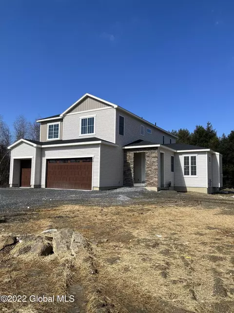 35 Wheatfield Way, Mechanicville, NY 12118