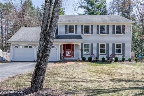 8 S King Arthur Ct, Saratoga Springs, NY 12866