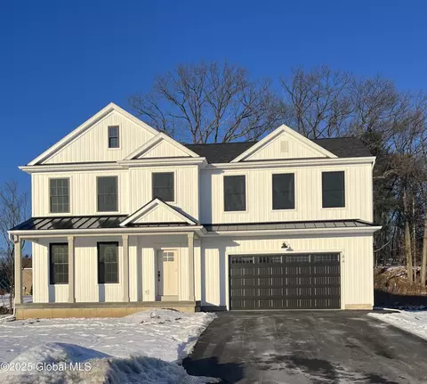 44 Wheatfield Way, Mechanicville, NY 12118