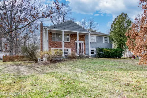 3142 Lone Pine Rd, Schenectady, NY 12303