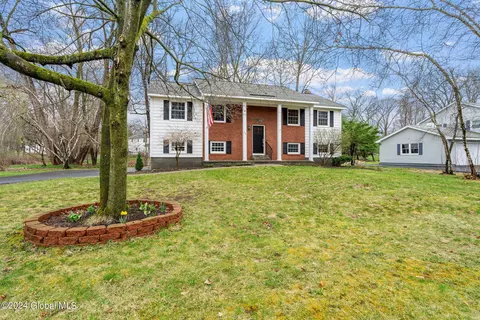 964 Douglas Ct, Niskayuna, NY 12309