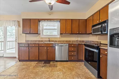 Kitchen - 1158 Hendrickson Ave, Schenectady, NY 12309 photo 3 of 3