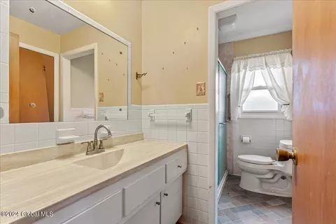 Bath - 1158 Hendrickson Ave, Schenectady, NY 12309 photo 1 of 2
