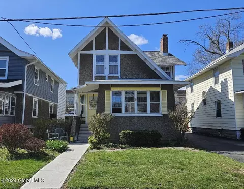 7 Mcdonald Rd, Albany, NY 12209