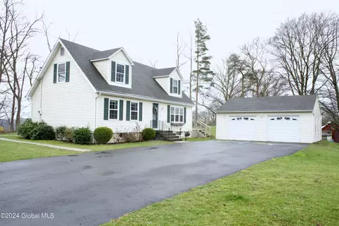 9 North St, Coxsackie, NY 12051