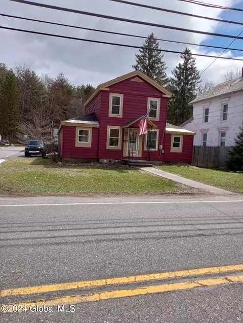21 Glenwood Ave, Queensbury, NY 12804