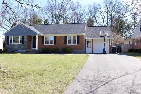15 Merritt Dr, Schenectady, NY 12306