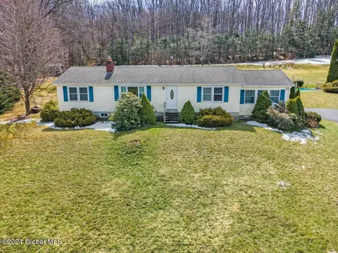 592 Sulphur Springs Rd, Florida, NY 12137