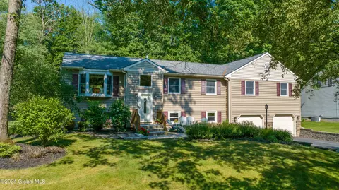 29 Casino Dr, Saratoga Springs, NY 12866