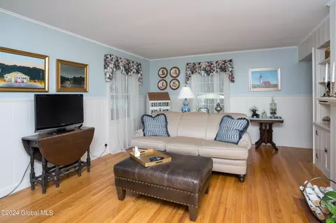 Living - 814 Riverside Ave, Glenville, NY 12302 photo 4 of 6