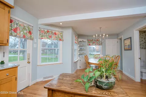 Dining - 814 Riverside Ave, Glenville, NY 12302 photo 3 of 6