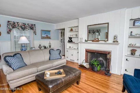 Living - 814 Riverside Ave, Glenville, NY 12302 photo 3 of 6