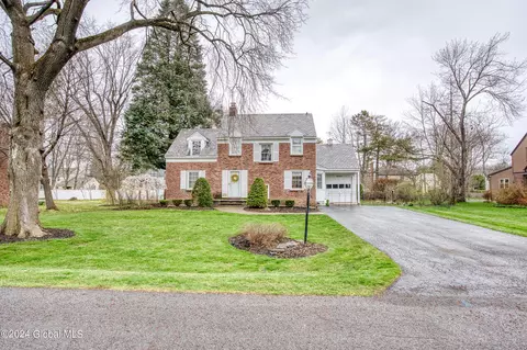Exterior - 814 Riverside Ave, Glenville, NY 12302 photo 5 of 10