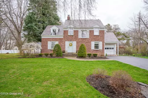 814 Riverside Ave, Glenville, NY 12302