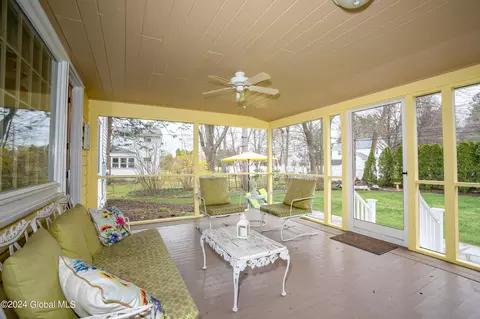 Exterior - 814 Riverside Ave, Glenville, NY 12302 photo 4 of 10
