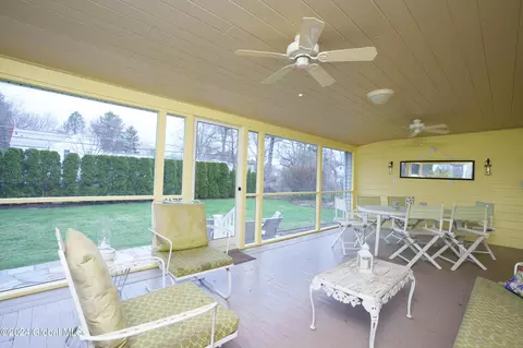 Exterior - 814 Riverside Ave, Glenville, NY 12302 photo 2 of 10