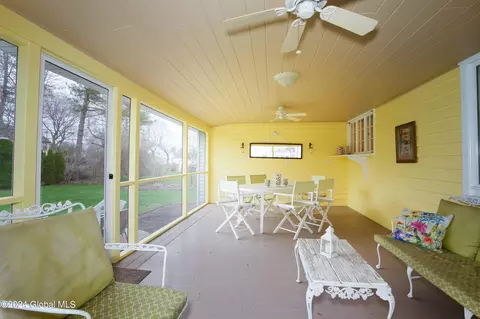 Exterior - 814 Riverside Ave, Glenville, NY 12302 photo 3 of 10
