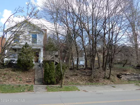 238 8th St, Troy, NY 12180