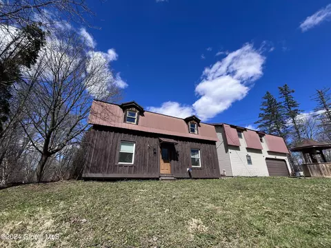1124 Bullshead Rd, Amsterdam, NY 12010
