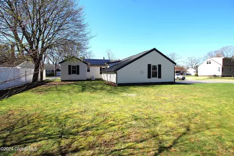 Exterior - 29 Fredericks Rd, Glenville, NY 12302 photo 4 of 6