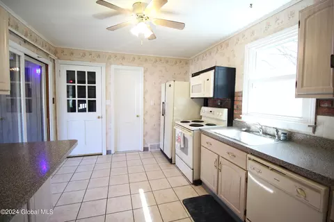 Kitchen - 29 Fredericks Rd, Glenville, NY 12302 photo 1 of 8