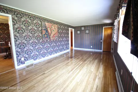 Living - 29 Fredericks Rd, Glenville, NY 12302 photo 2 of 4