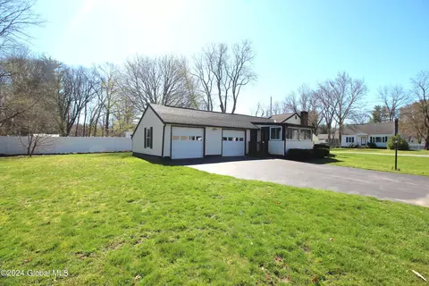 Exterior - 29 Fredericks Rd, Glenville, NY 12302 photo 2 of 6
