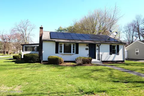 29 Fredericks Rd, Glenville, NY 12302