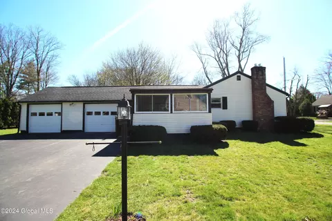 Exterior - 29 Fredericks Rd, Glenville, NY 12302 photo 3 of 6