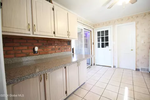 Kitchen - 29 Fredericks Rd, Glenville, NY 12302 photo 2 of 8