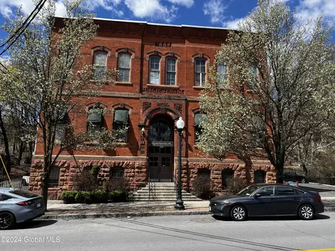 206 N Pearl St #101, Albany, NY 12207
